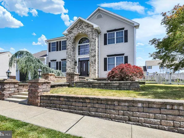 22 Shelly Dr, Sinking Spring, PA 19608