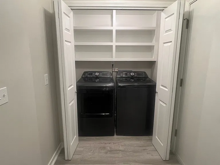 430 Lee St — Photo 11