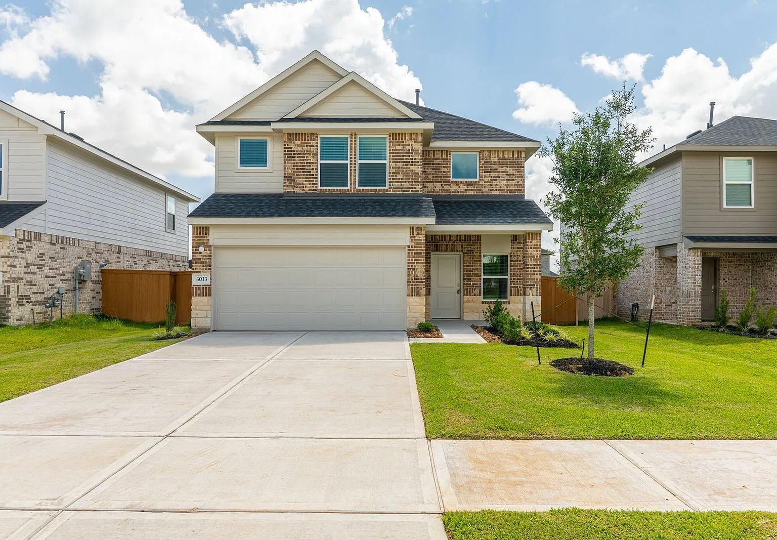 4 bed, 2.5 bath, 2331 sqft, $2,800 — Photo 2