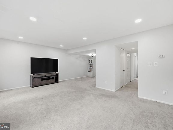 5th image of 9367 Bremerton Way