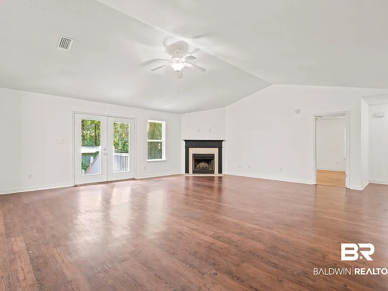 905 Ryan Ave — Photo 4