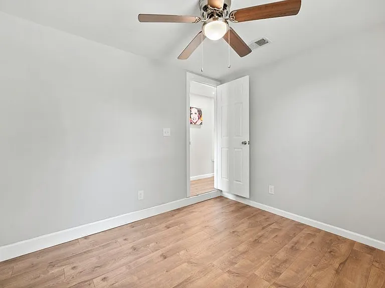 1312 E 52nd St #B — Photo 14
