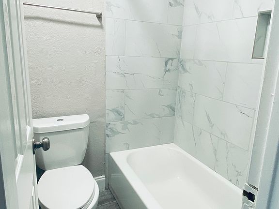4th image of 7140 San Mateo Blvd #367