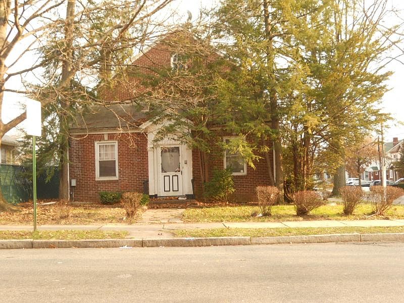 2nd image of 153 Keer Ave