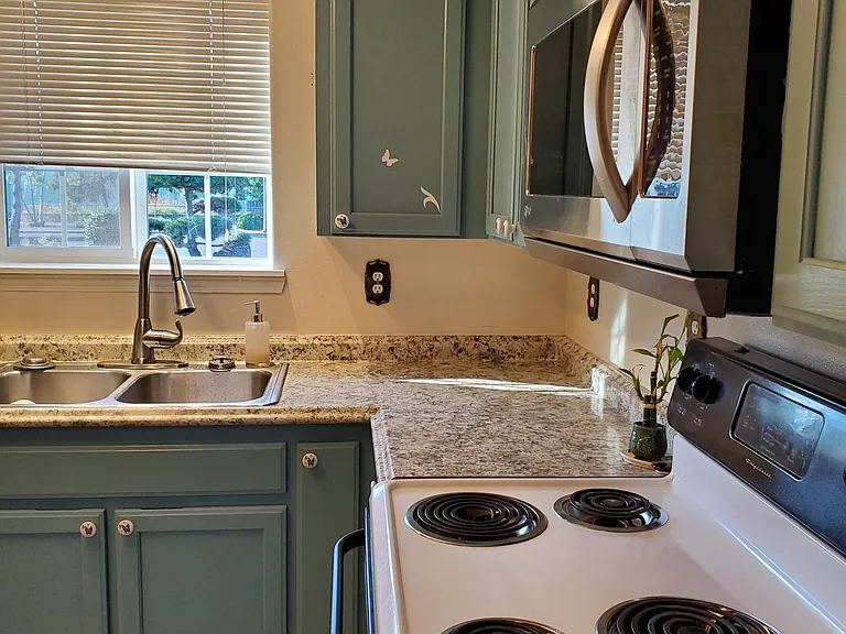 1639 Main St #101 — Photo 4