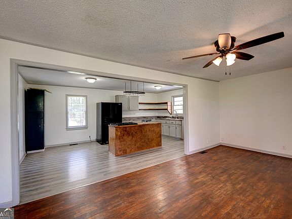 3rd image of 714 Jones Ave