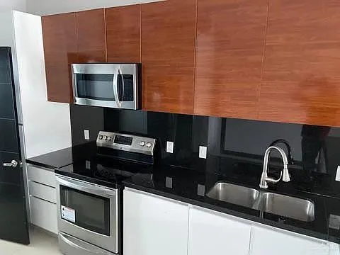 2 bed, 2.5 bath, 1130 sqft, $1,300 — Photo 4