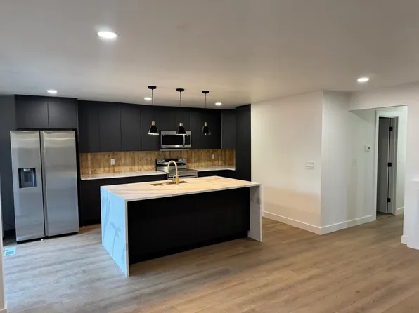 907 142nd Ave SE, Bellevue, WA 98007