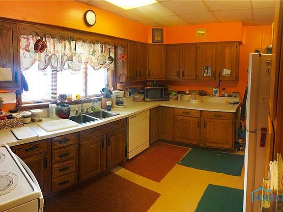 3rd image of 242 College Ave