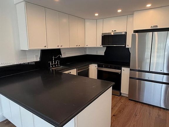 2nd image of 2900 NE 30th St #F-2