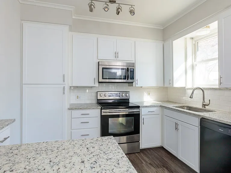 5700 Pershing Ave — Photo 22