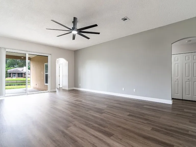 557 Grand Parke Dr — Photo 9