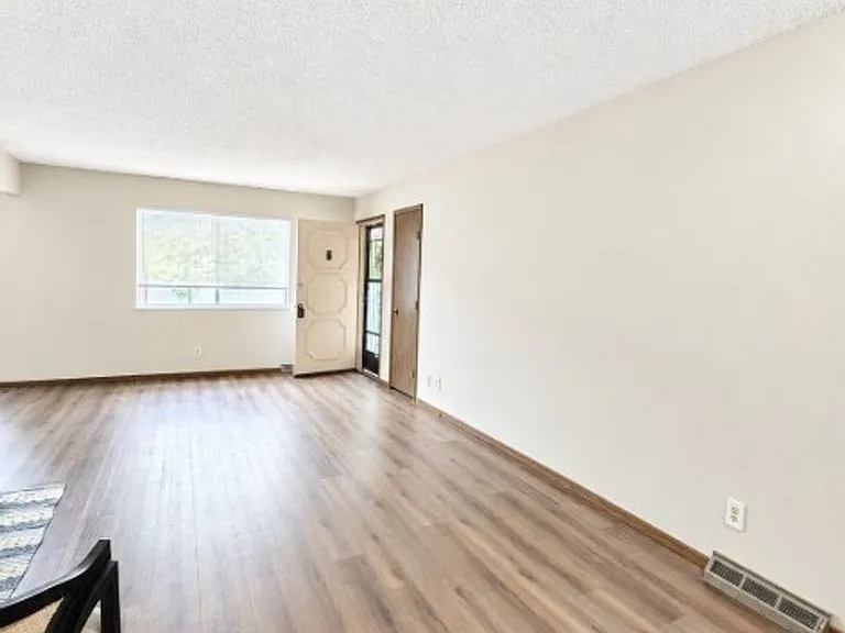 9777 Orangewood Dr — Photo 4
