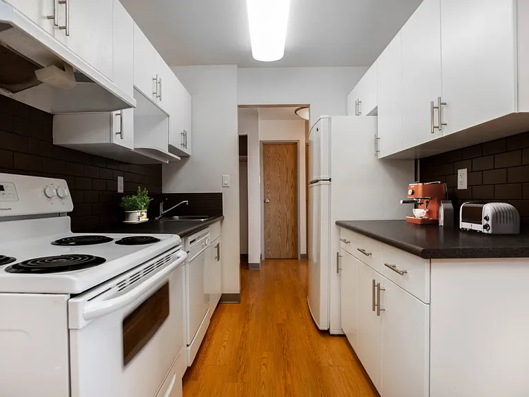 30 Donwood Dr — Photo 4