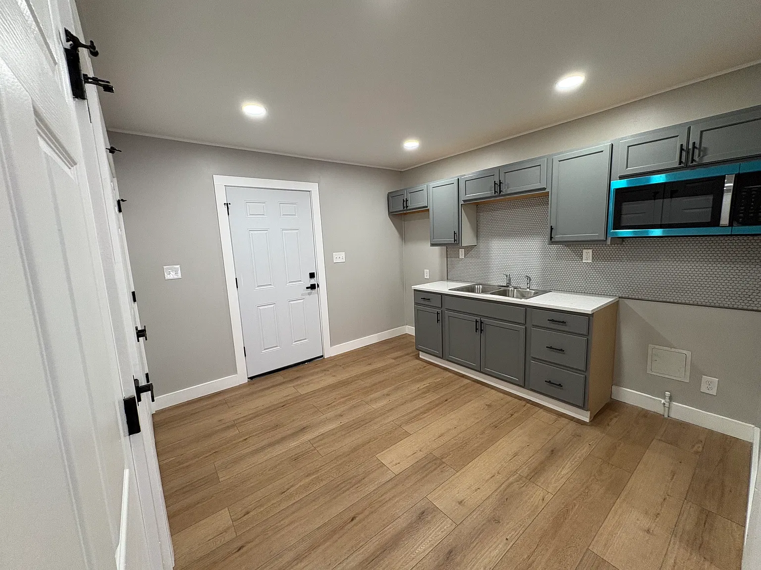 2 bed, 875 sqft, $1,200 — Photo 2