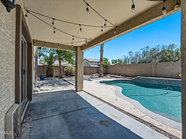 3289 E Waterman St — Photo 32