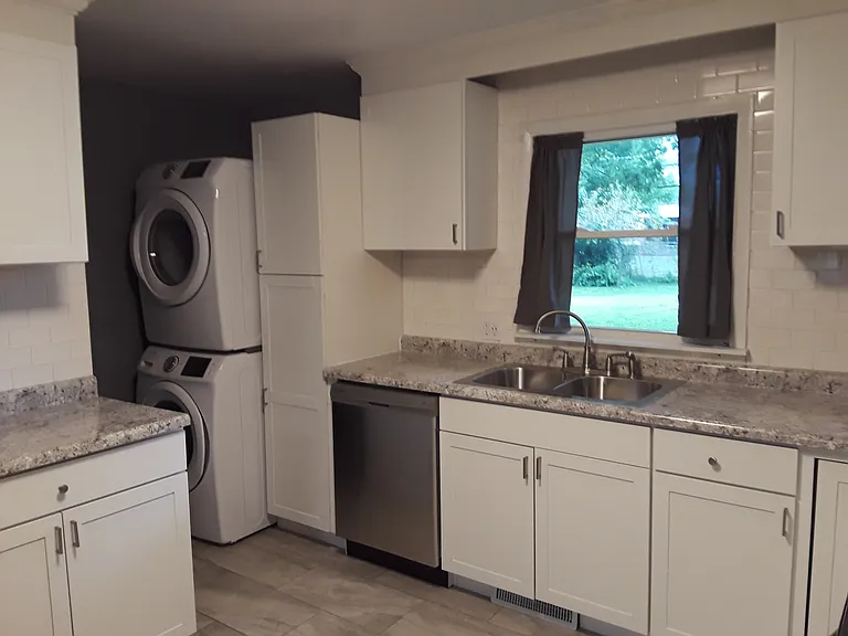 485 S Bresee Ave — Photo 6