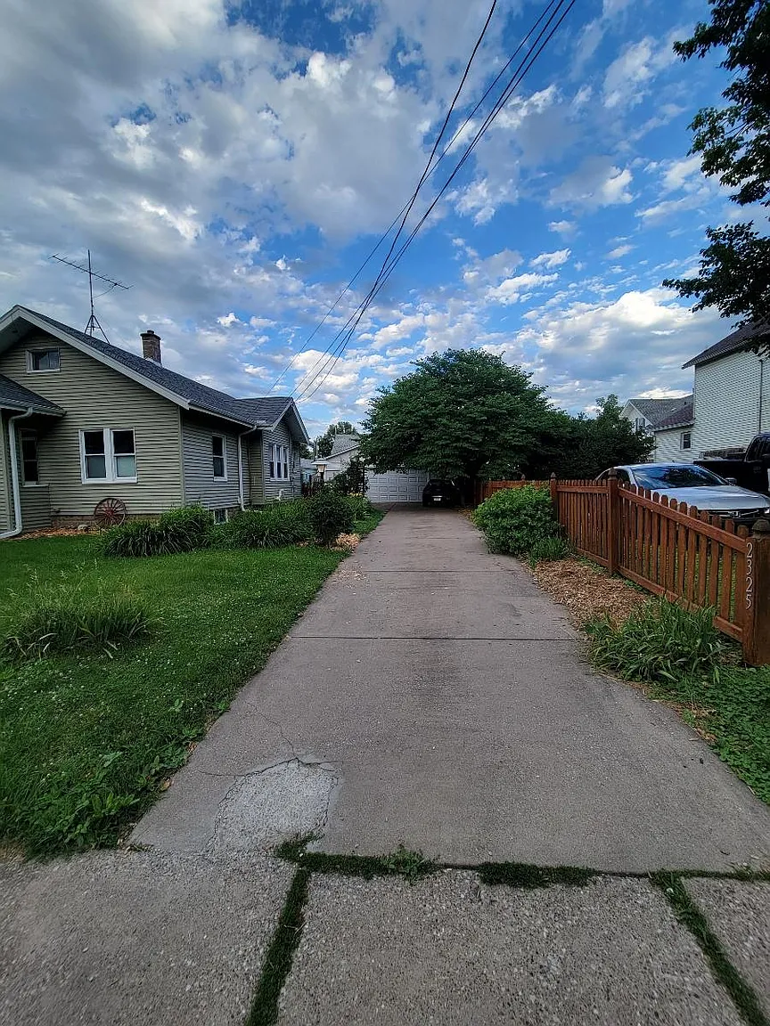 2325 Jefferson Ave photo 1