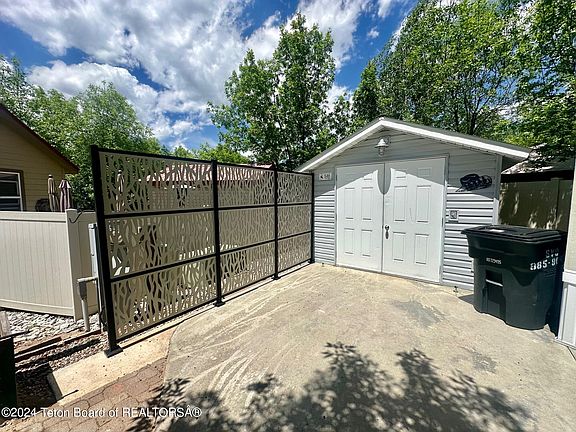 4th image of 548 Oxbow Dr