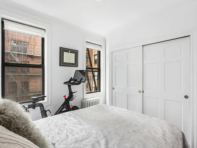 256 W 15th St #4RE — Photo 4