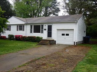 5481 Shadowwood Dr, Virginia Beach, VA 23455