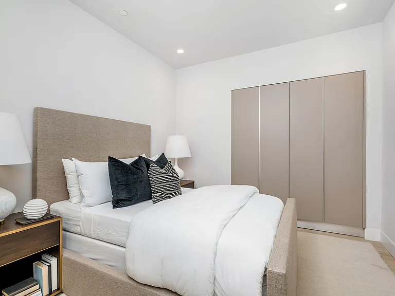 Reeves Place LA — Photo 29