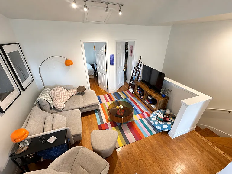 645 E 7th St #3 — Photo 9