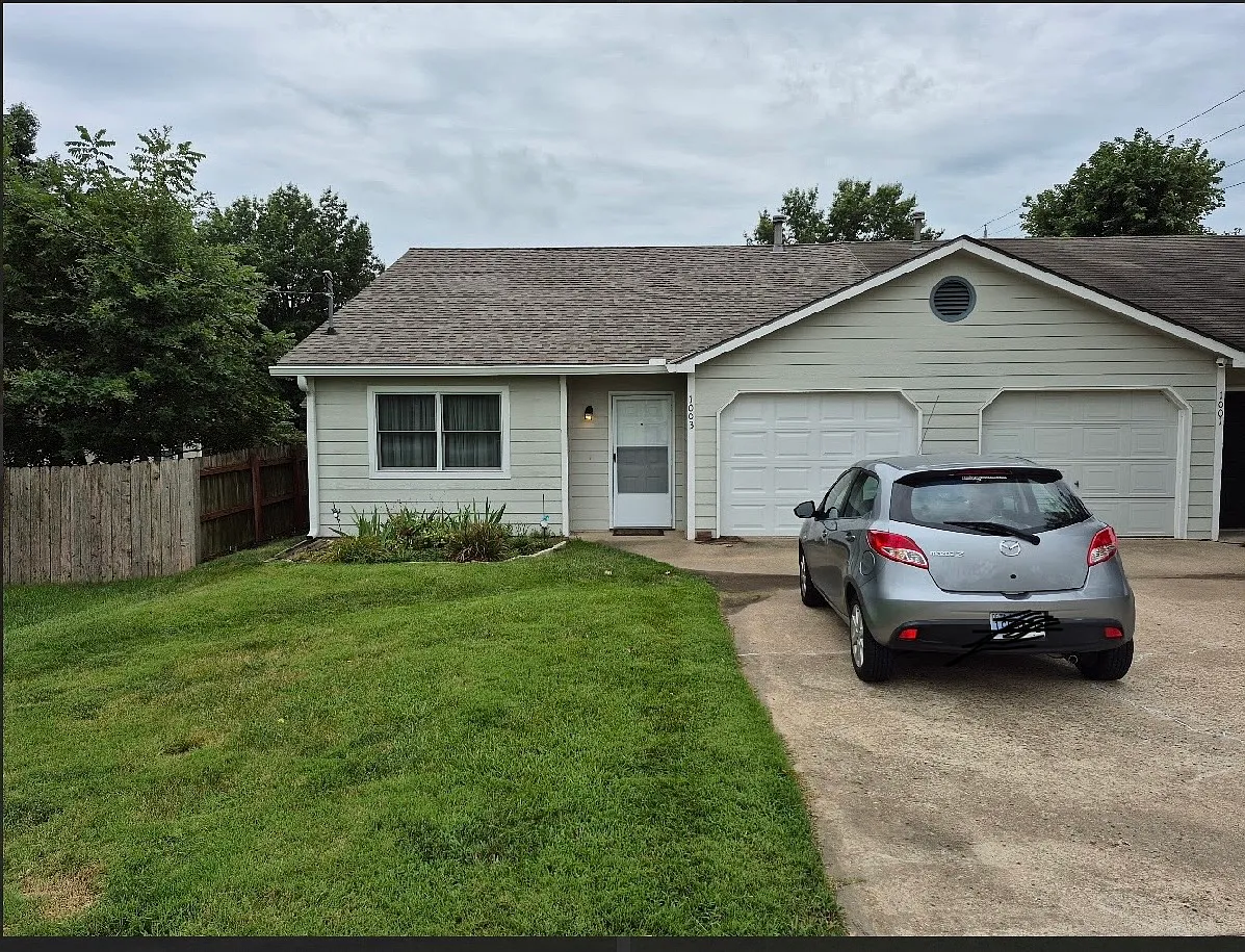 2 bed, 1080 sqft, $1,400 — Photo 1