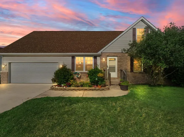 561 Fox Burrow Ct, Valparaiso, IN 46385