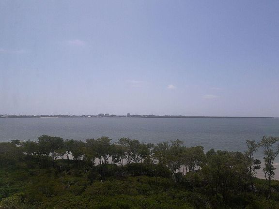 3rd image of 23 Harbour Isle Drive W #Ph05
