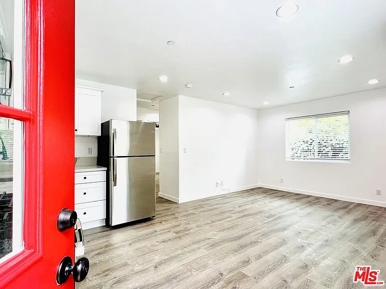 2628 N Beachwood Dr #7/8 — Photo 7