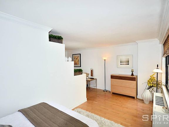 3rd image of 200 E 27th St APT 5D