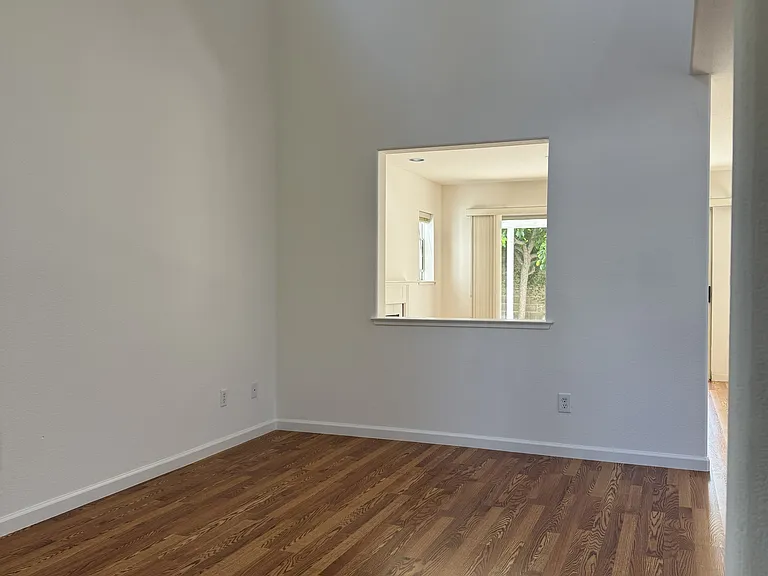 1317 Yarmouth Ter — Photo 5