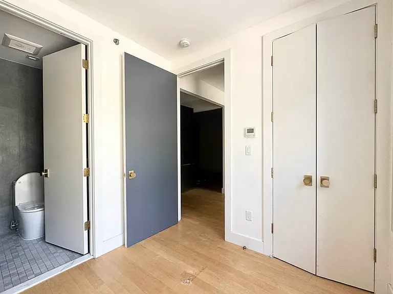 709 Hart St #2G — Photo 4