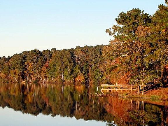 Nearby Lake Carnegie 