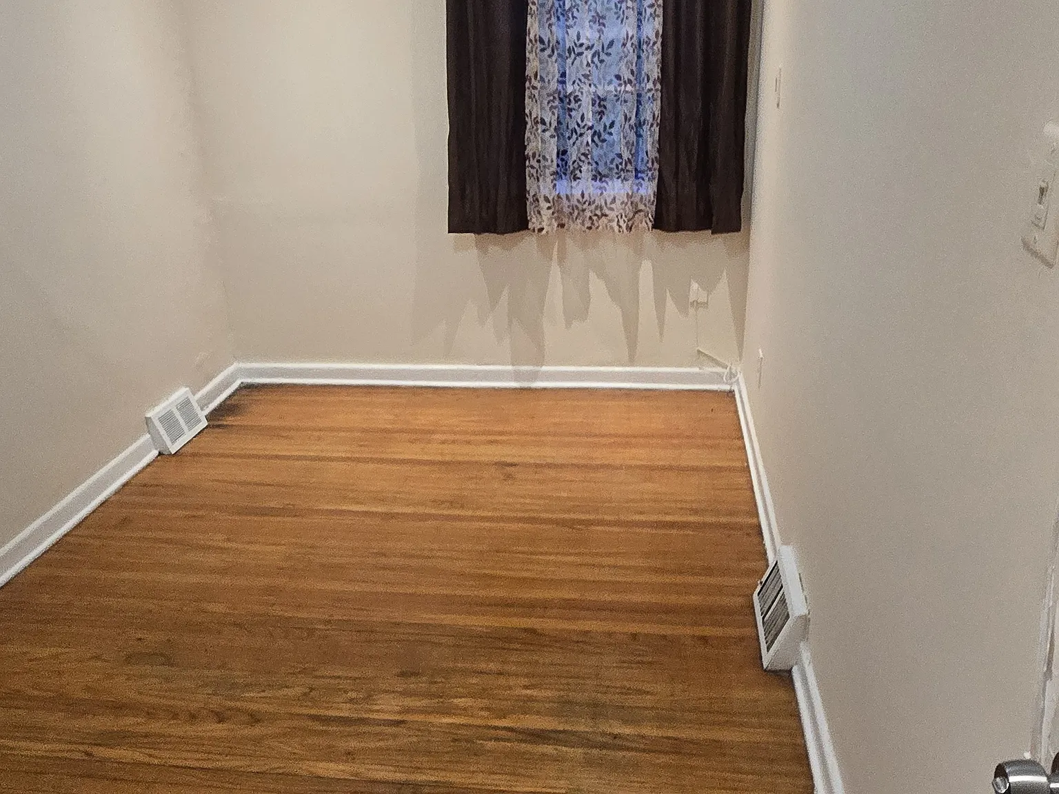 3 bed, 1.5 bath, 1152 sqft, $690 — Photo 1