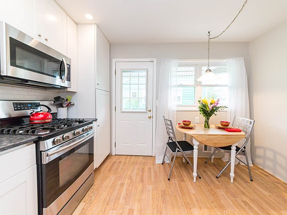5th image of 452 Garden Pl
