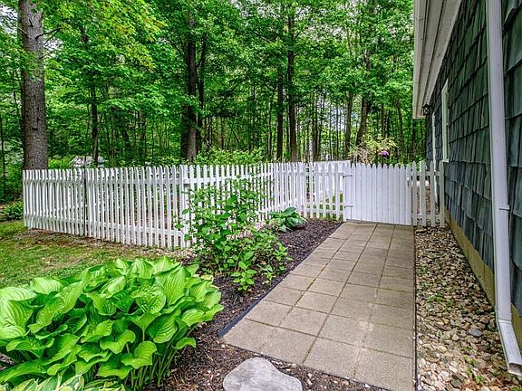 4th image of 28 Woodhaven Drive