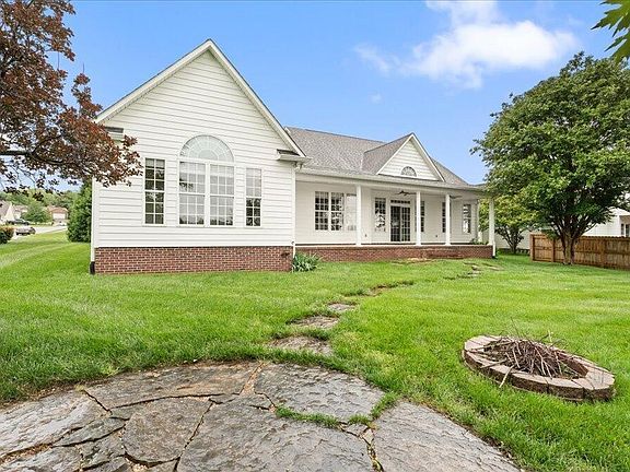 3rd image of 2518 Kings Mountain Ln