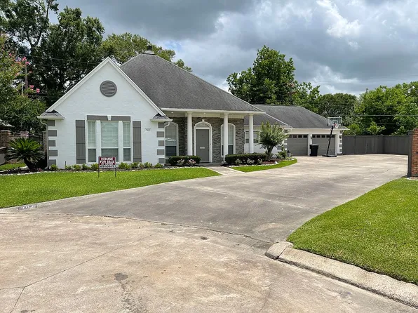 703 N 31st St, Nederland, TX 77627