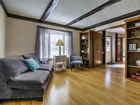 3rd image of 974 Wyckwood Dr