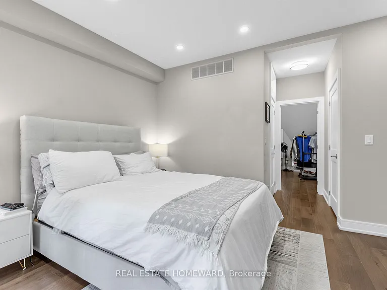 133 Cowan Ave #UPPER — Photo 20