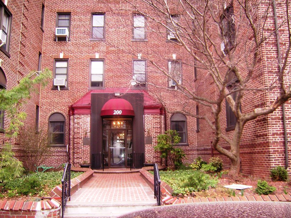 1st image of 200 Hart Blvd APT 1E
