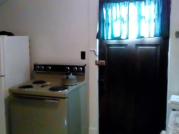 2nd image of 109 Westover Blvd #B