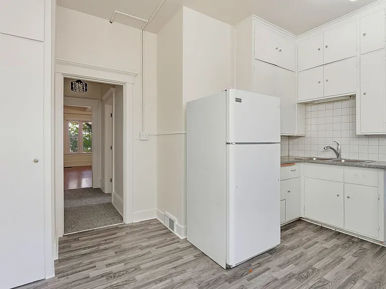 615 W 6th Ave — Photo 1