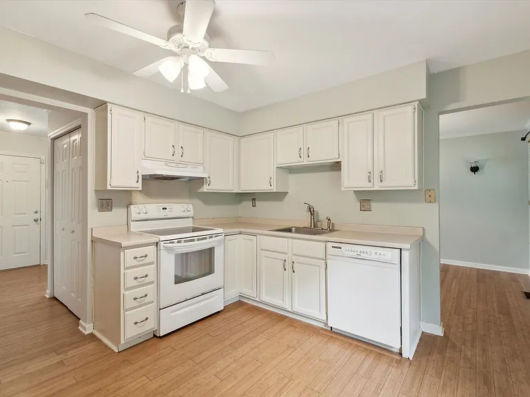 1607 Barbara Dr — Photo 4