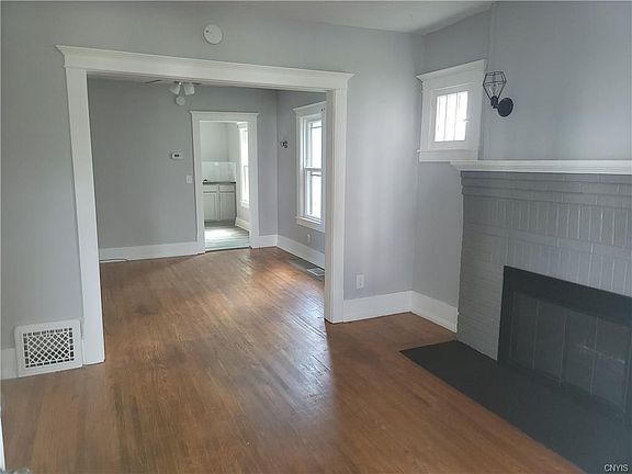 4th image of 400 Durston Ave #1
