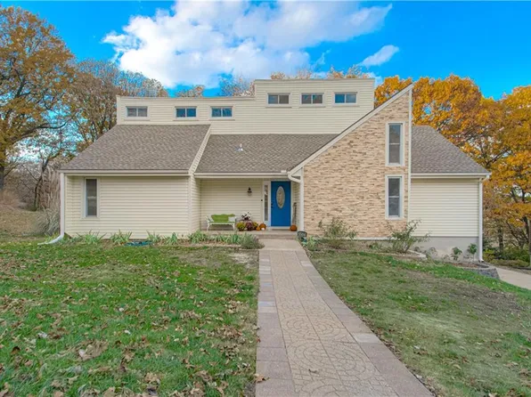 5504 NW Verlin Dr, Parkville, MO 64152