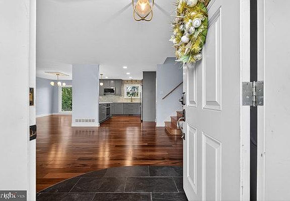 2nd image of 634 Linton Rd