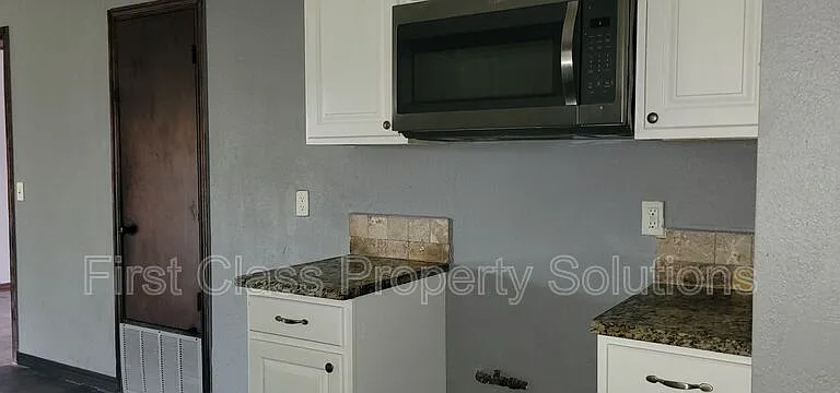 661 NW 16th St — Photo 27